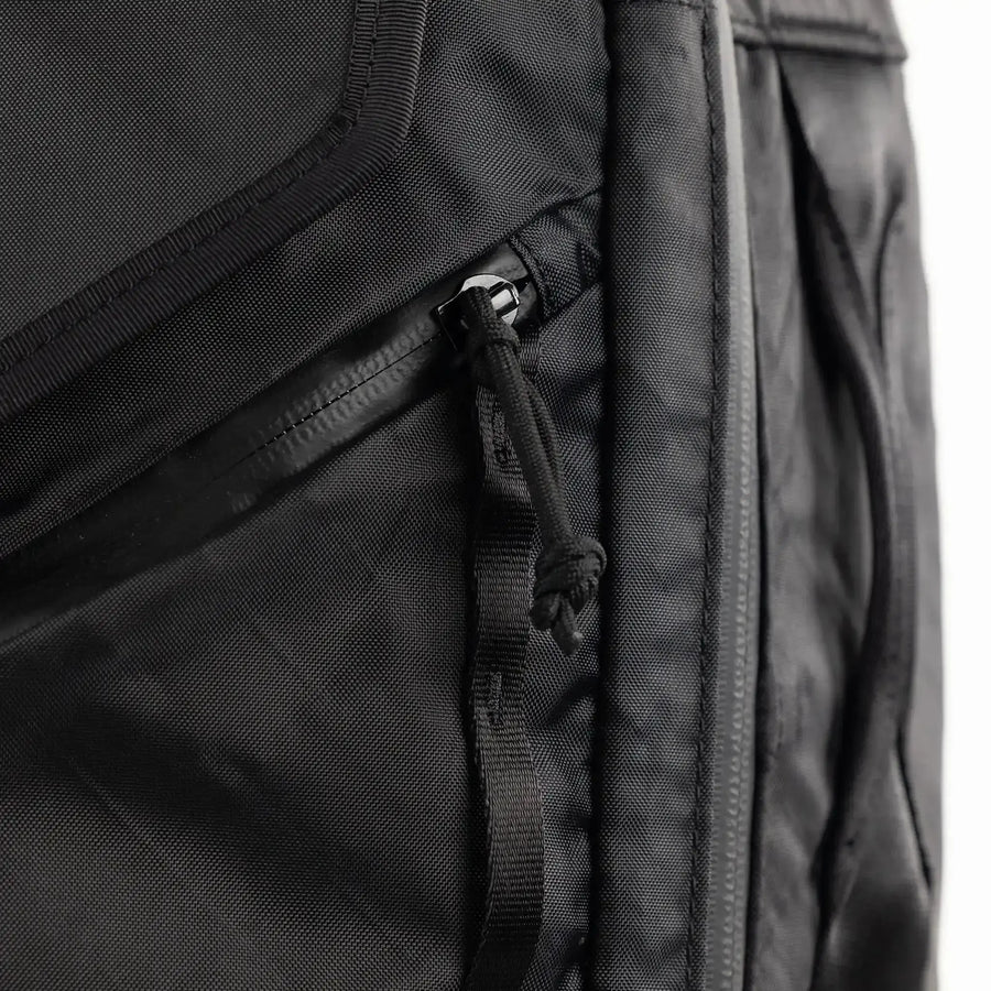 Vanta 22 EPX professional backpack — rear view showing ergonomic straps and ventilated back panel