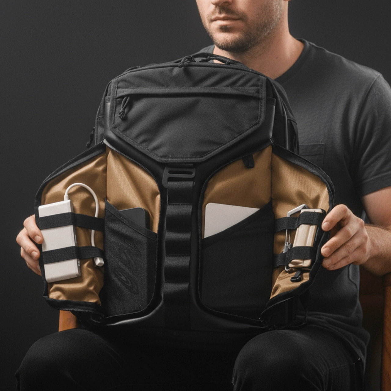 THE WING™ rapid-access pocket open on Vanta-22 Robic® backpack
